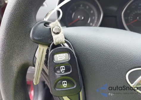 2013 Hyundai Elantra Gls z USA, uszkodzony, nr VIN 5NPDH4AE0DH431636